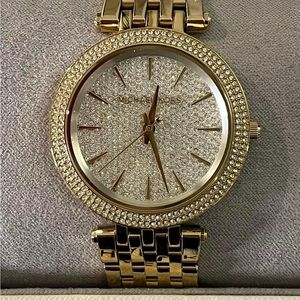 SOLD / Michael Kors Women’s Darci Crystal Pave Dial Watch
Case Size: 39mm